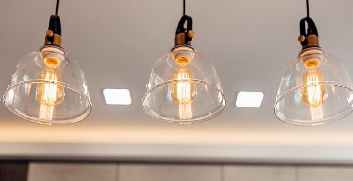 Jak dobrać odpowiednie oświetlenie w mieszkaniu?