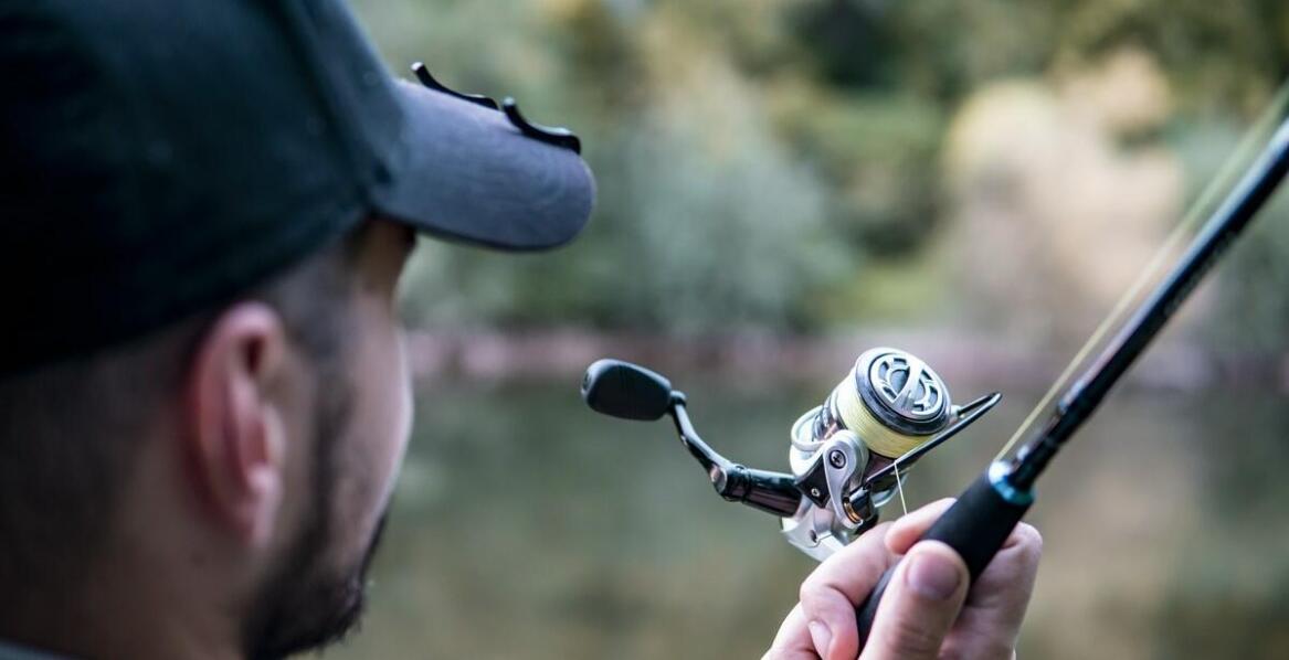 Jak różne techniki obsadzania i uzbrajania wpływają na efektywność sieci?