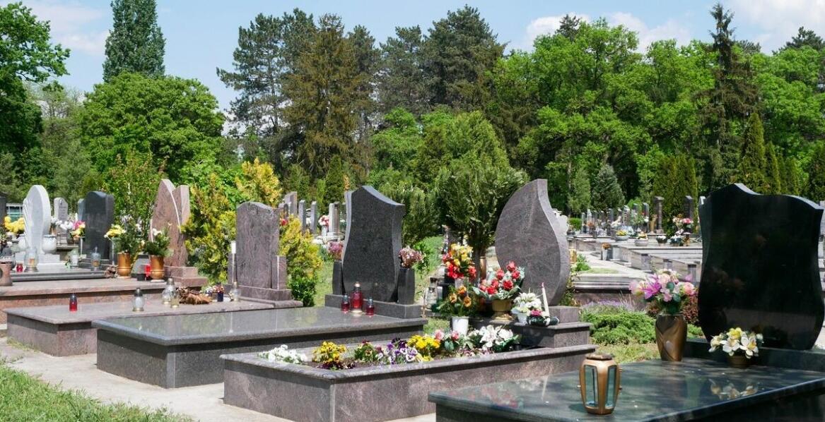 Co wpływa na cenę nagrobka w Ełku? Kluczowe czynniki