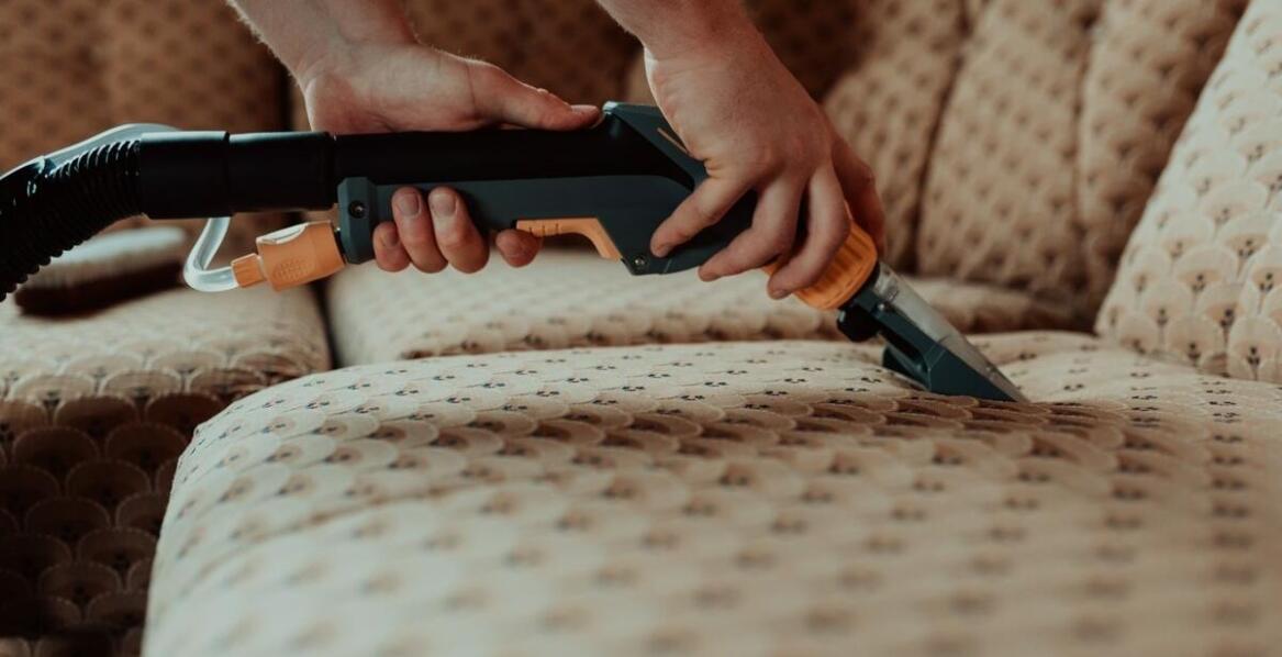 Jak dobrać firmę do prania tapicerki, która spełni wszystkie oczekiwania?