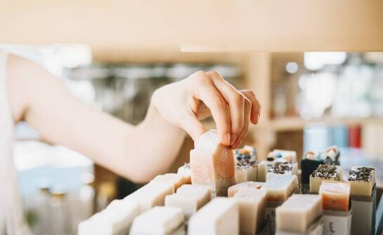 Naturalne mydła w kostce a ochrona przed zanieczyszczeniami środowiskowymi