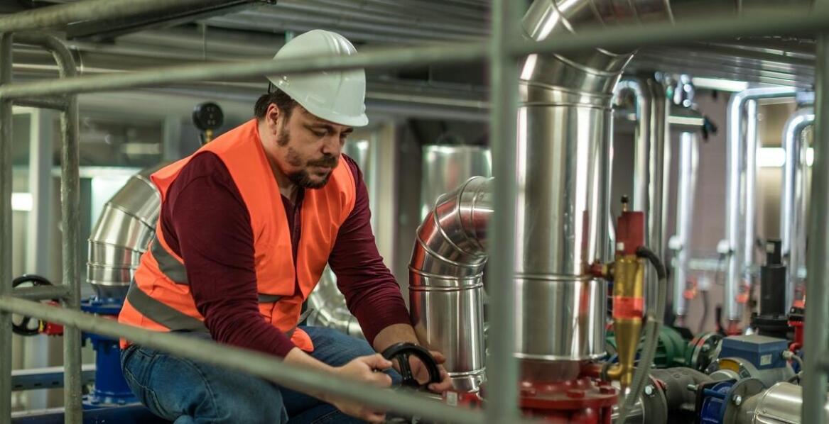 Profesjonalne usuwanie zanieczyszczeń z instalacji kanalizacyjnych – jak to działa?