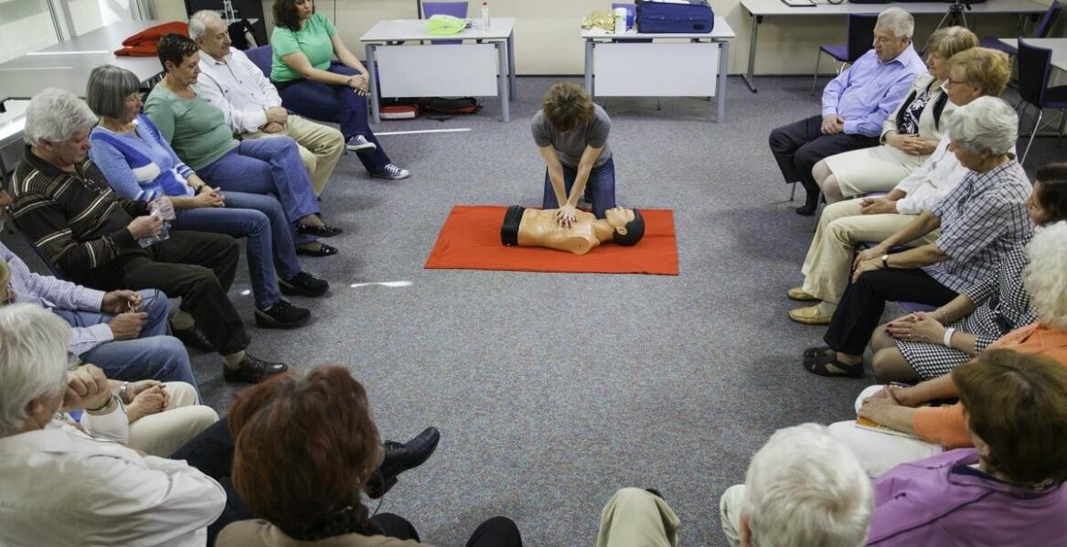 Jak skutecznie nauczyć się udzielania pierwszej pomocy podczas kursu?