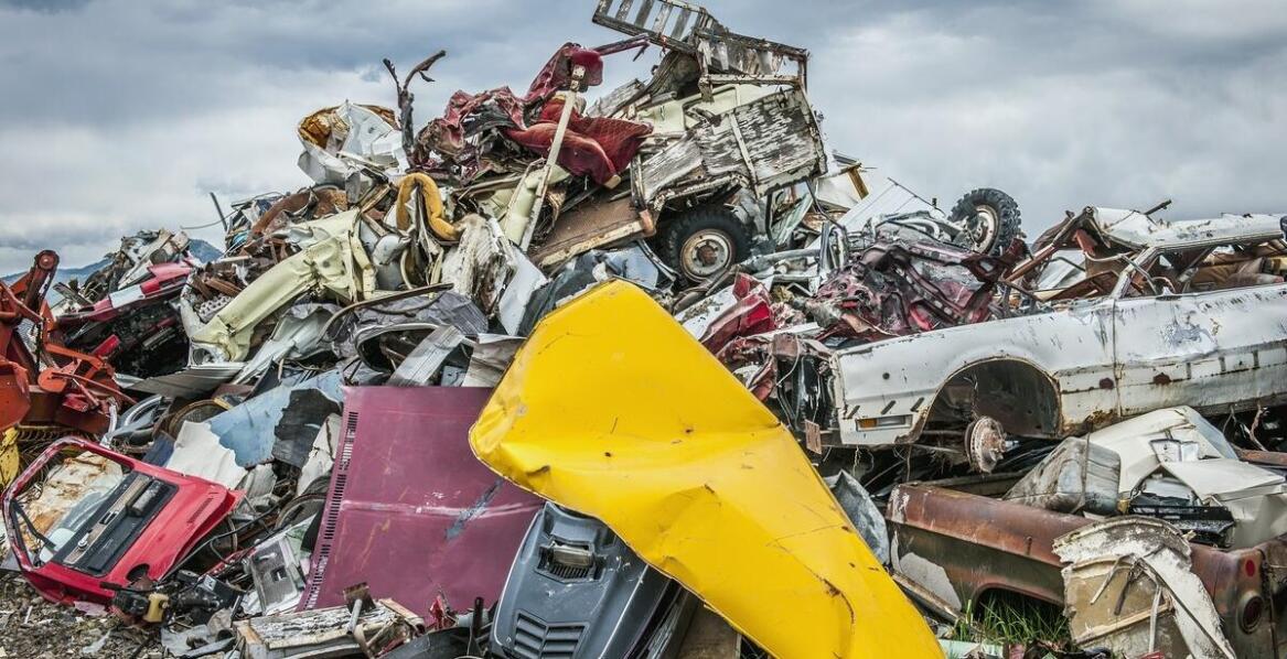 Złomowanie a recykling – jakie materiały są odzyskiwane?