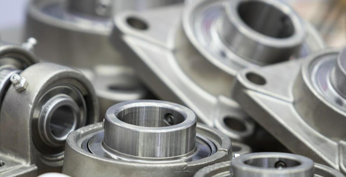 Jakie są różnice między łożyskami skośnymi a kulkowymi?