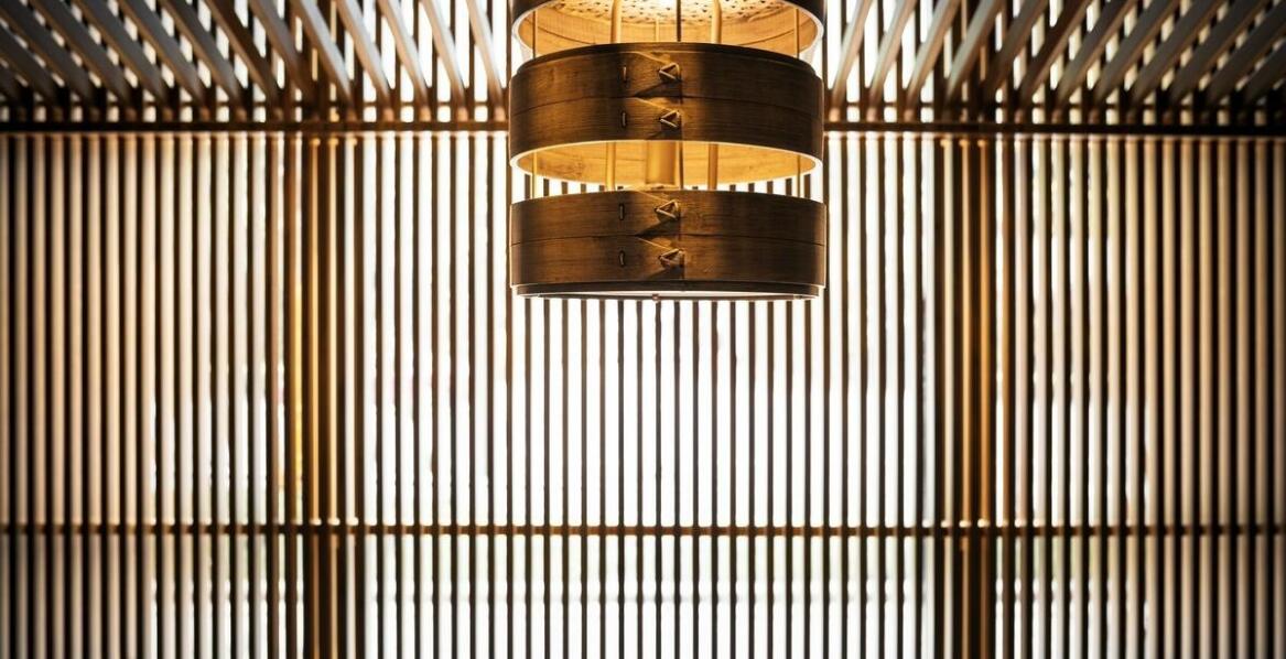 Jak dobrać lustro do stylu wnętrza sypialni?