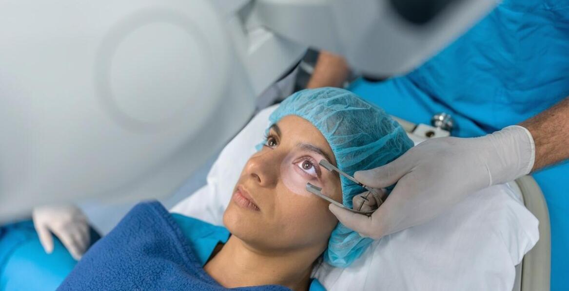 Laserowa korekcja wzroku: jak radzić sobie z obawami przed zabiegiem?