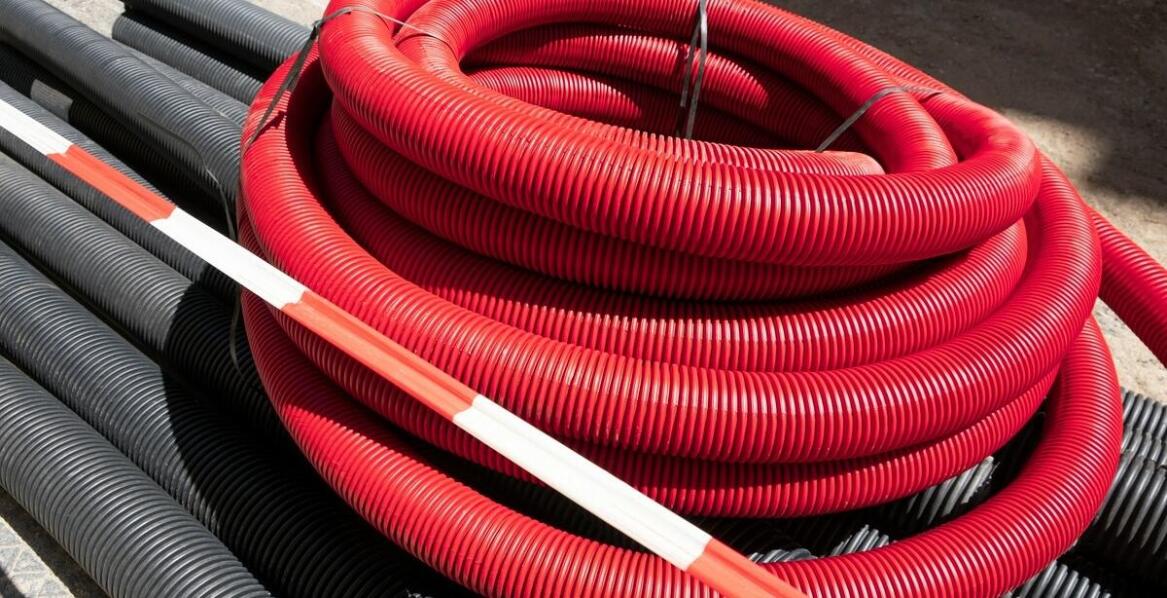 Wytrzymałość i elastyczność – kluczowe cechy węży PCV