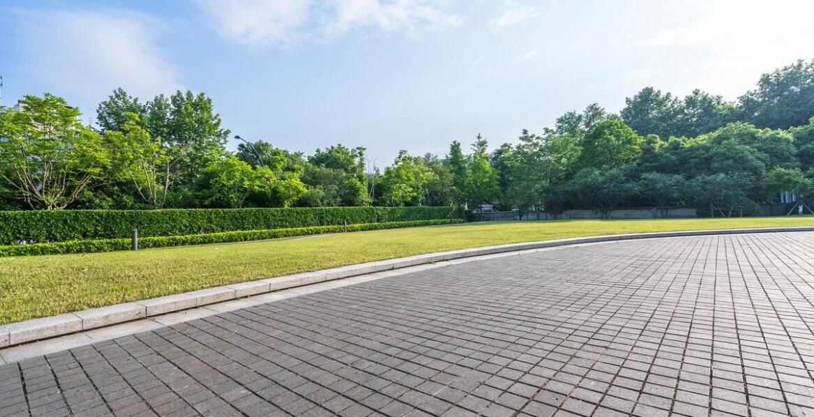 Zastosowanie kostki brukowej z rozbiórki w projektach rewitalizacyjnych