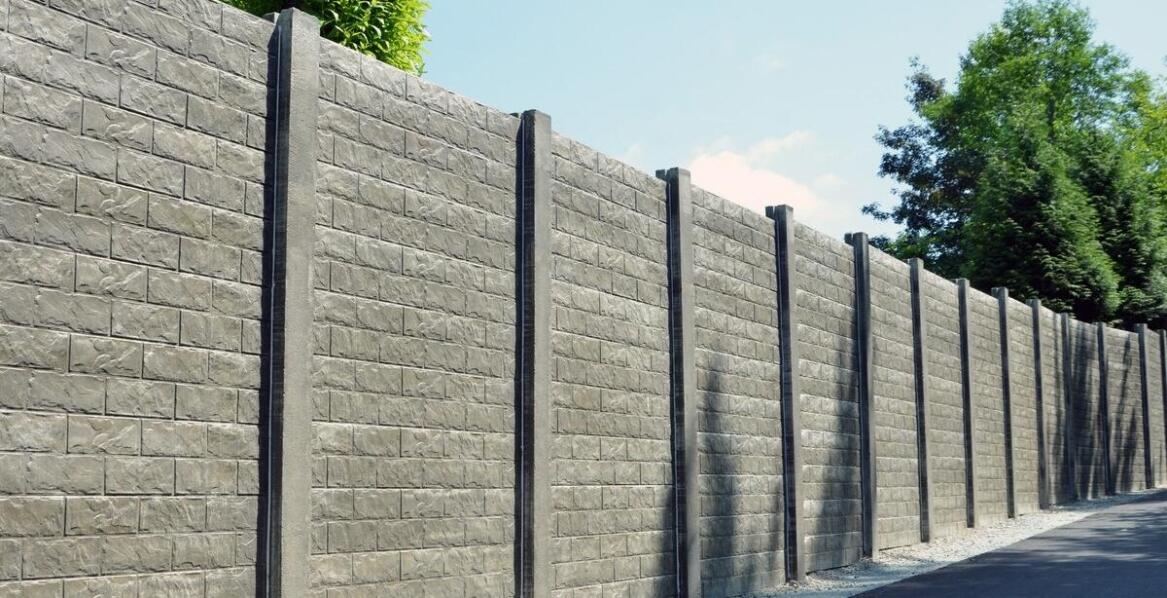 Ogrodzenia panelowe vs. betonowe – które rozwiązanie wybrać?