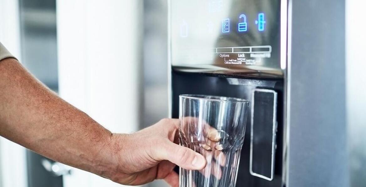 Jakie są różnice między dystrybutorami wody pitnej dla domu a biura?