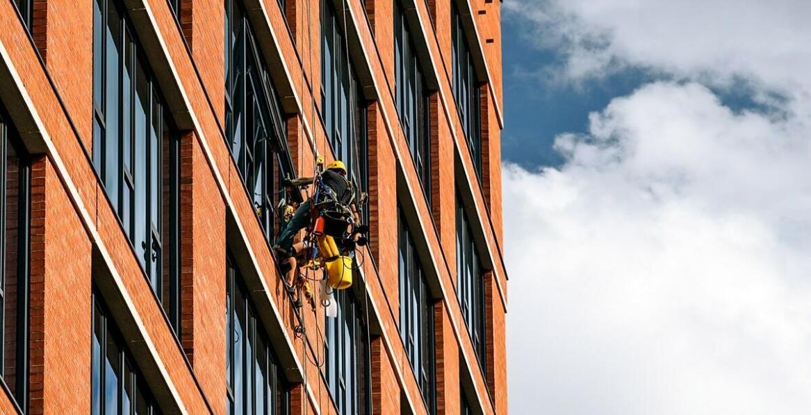 Wpływ laserowego czyszczenia na estetykę elewacji