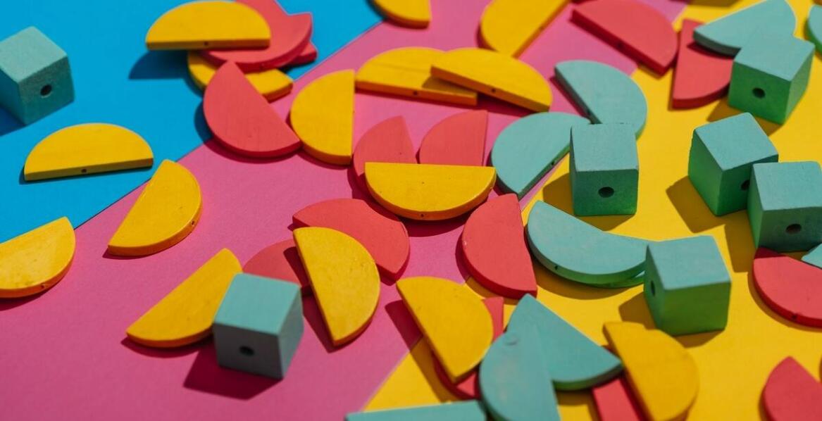 Karty rabatowe w branży detalicznej – jakie przynoszą korzyści?