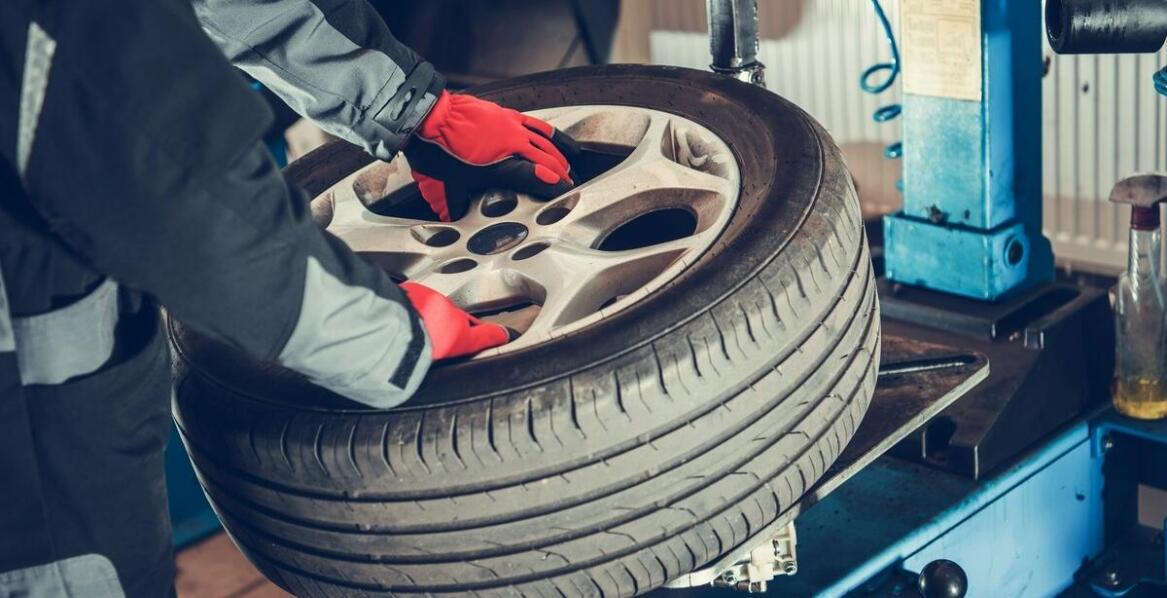 Prostowanie felg – jak wpływa na żywotność opon?