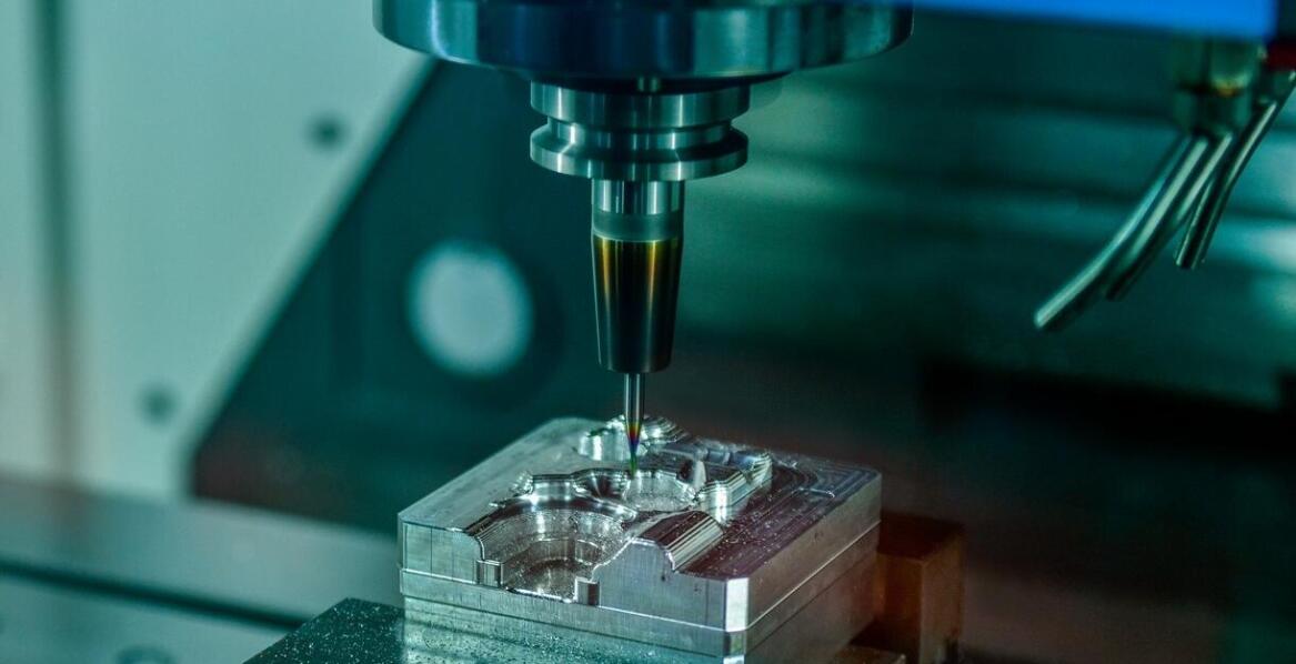 Jak obróbka CNC wpływa na jakość wykonania koszy dłużycowych?