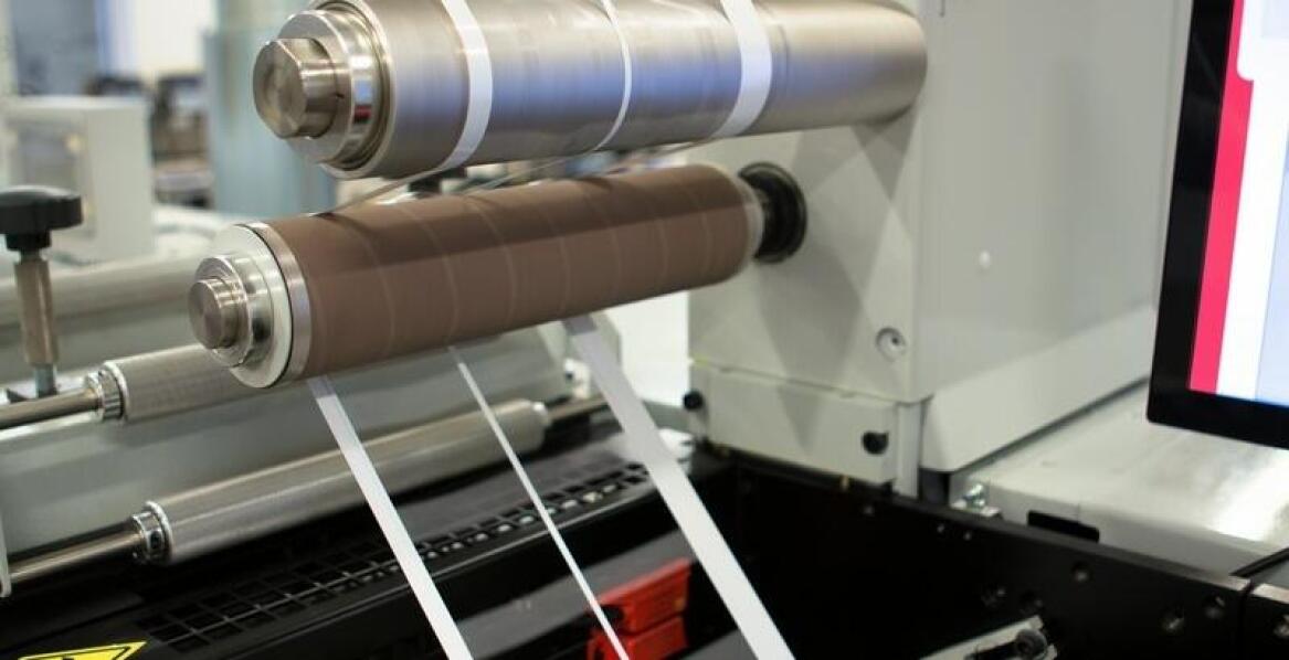 Produkcja naklejek w przemyśle farmaceutycznym: jakie standardy muszą być spełnione?