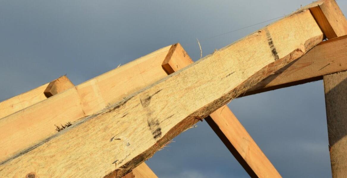 Zastosowanie krawędziaków w budowie mostów i innych dużych konstrukcji