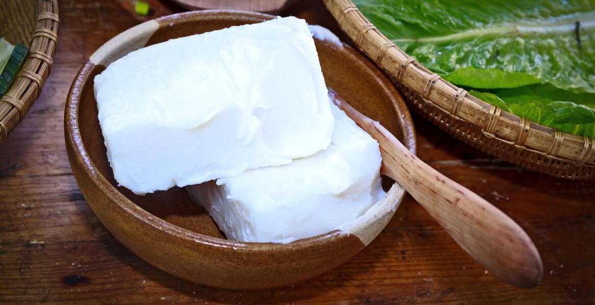 Tłuszcz z kurczaka a jego rola w produkcji wyrobów mięsnych