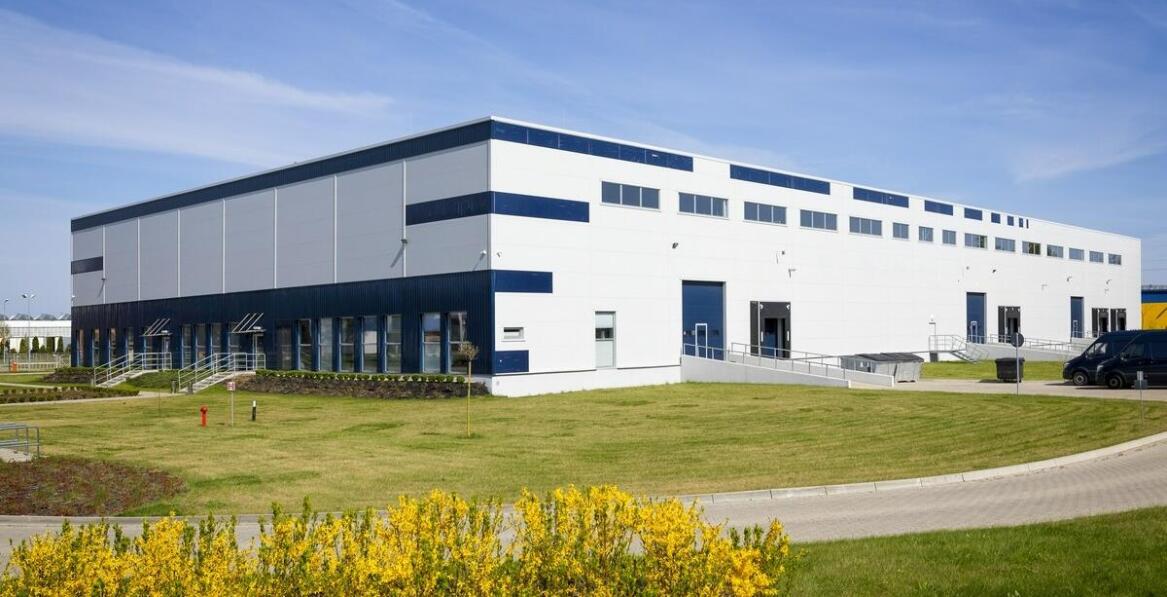 Innowacyjne podejścia w projektowaniu hal produkcyjnych – co oferują nowoczesne technologie?