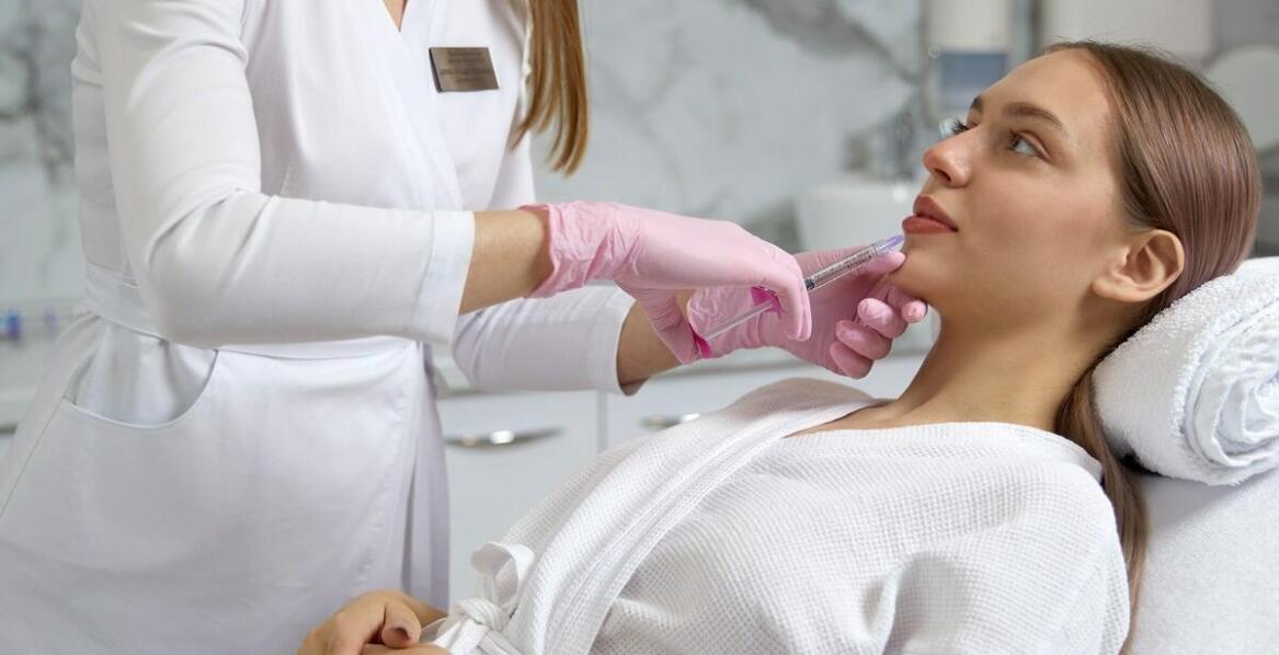 Powiększanie ust a naturalny wygląd – jak osiągnąć zadowalający efekt?