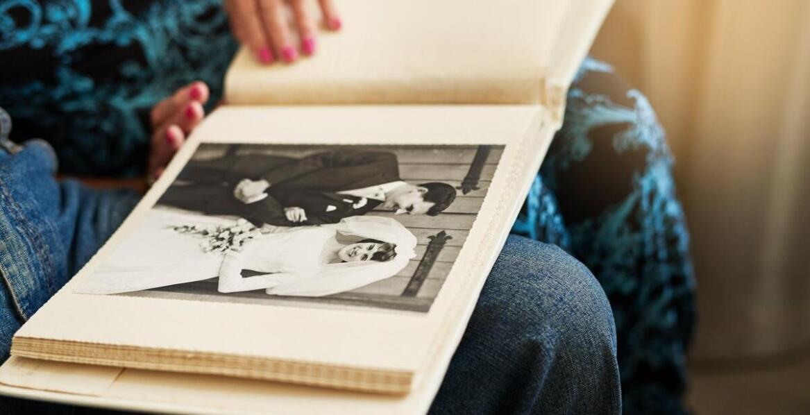 Jak personalizowane albumy mogą pomóc w celebracji ważnych życiowych etapów?