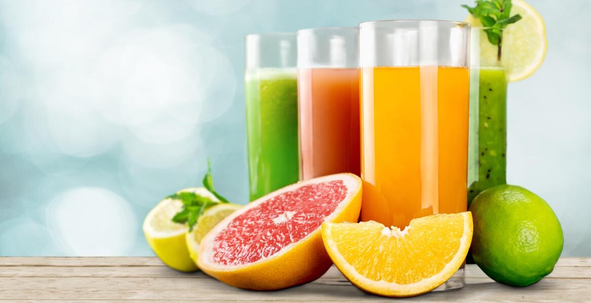 Detoks sokowy w cateringu – jak przygotowujemy Twój organizm na nowy start?