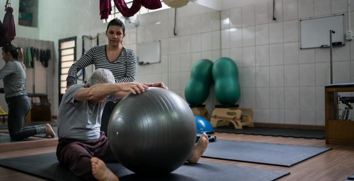 Jak terapia ruchem wspiera proces rehabilitacyjny seniorów?