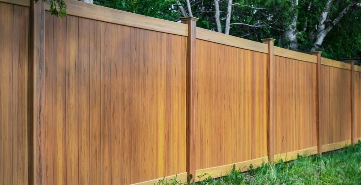 Ochrona i estetyka: jak wybrać idealne ogrodzenie dla swojej posesji?