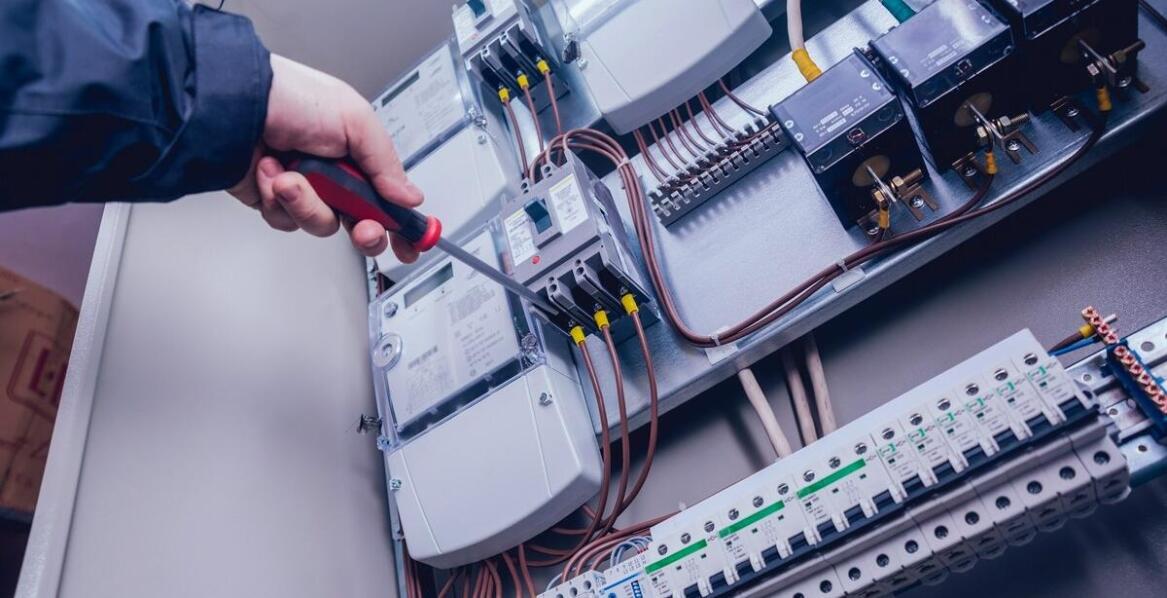 Pomiary elektryczne a optymalizacja systemów automatyki budynkowej