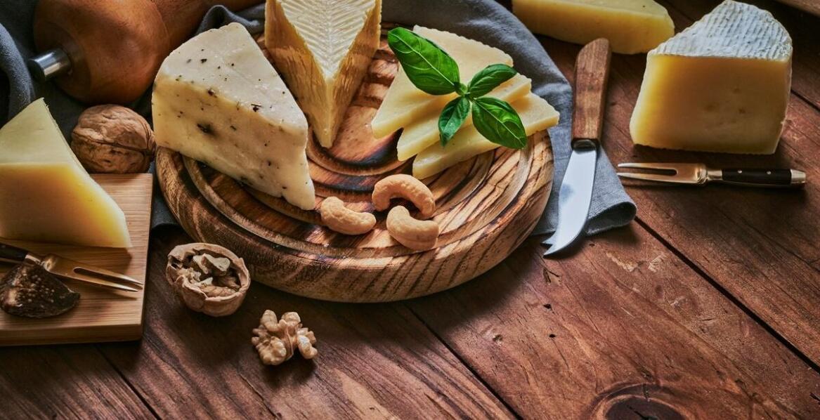 Tradycyjne metody produkcji serów kozich – jak wpływają na ich wyjątkowy smak?
