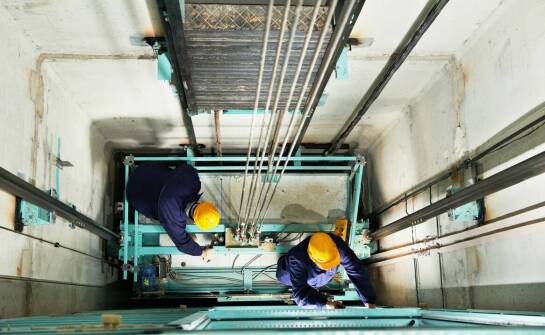 Jak serwisowanie wind wpływa na komfort użytkowania w budynkach komercyjnych?