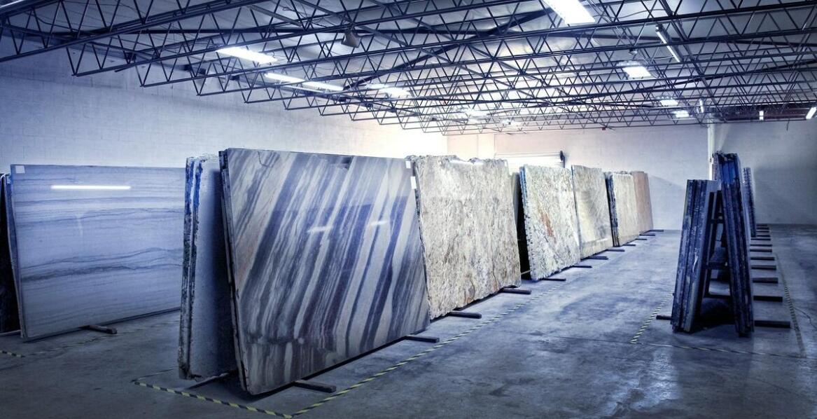 Odporność granitu na warunki atmosferyczne: rola hurtowni kamienia w dostarczaniu trwałych materiałów