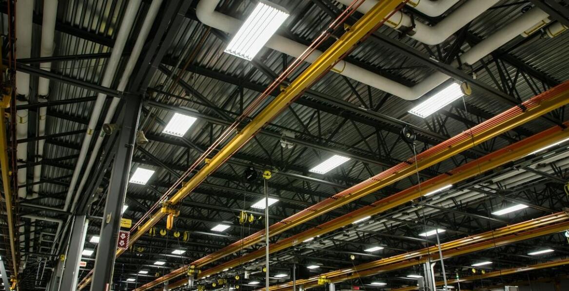 Wpływ kompensacji mocy biernej na trwałość opraw oświetleniowych LED