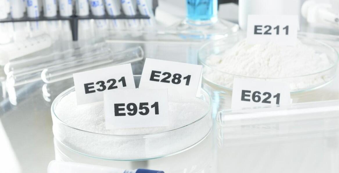 Jakie są najważniejsze kryteria przy zakupie odczynników chemicznych dla laboratorium?