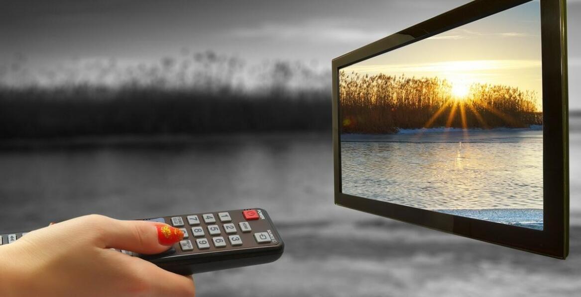 Dlaczego warto wybrać wodoodporne telewizory zewnętrzne z technologią Revel?