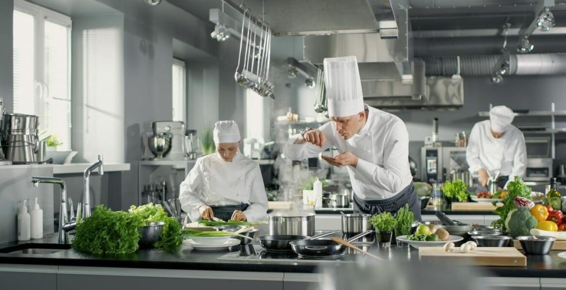 Jakie buty do gastronomii zapewniają najlepszy komfort podczas pracy?