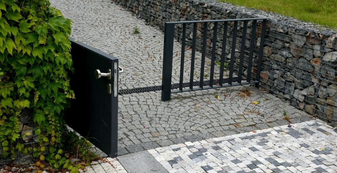 Jakie są korzyści z zastosowania ogrodzeń gabionowych na posesji?