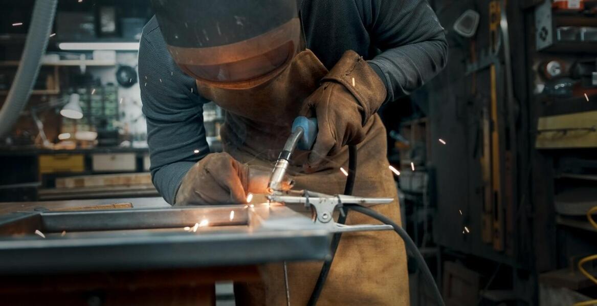 Jakie są kluczowe zalety stosowania metody TIG-141 do łączenia stali?