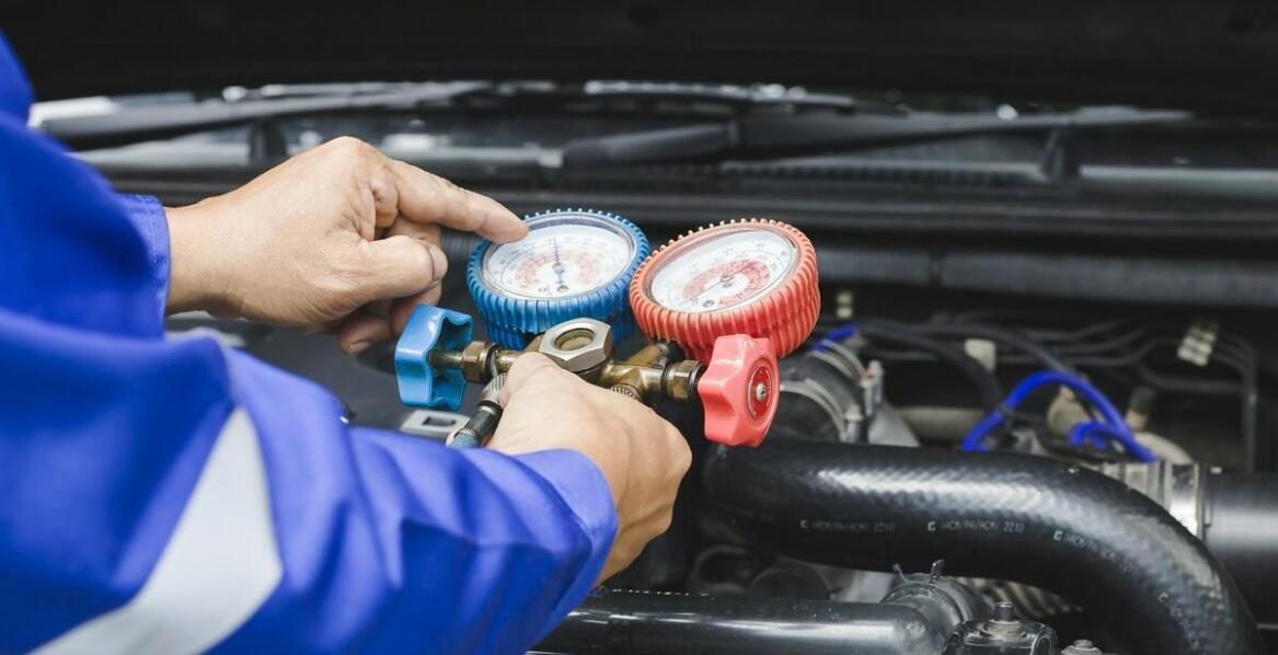 Jakie są najważniejsze etapy naprawy układu klimatyzacji?