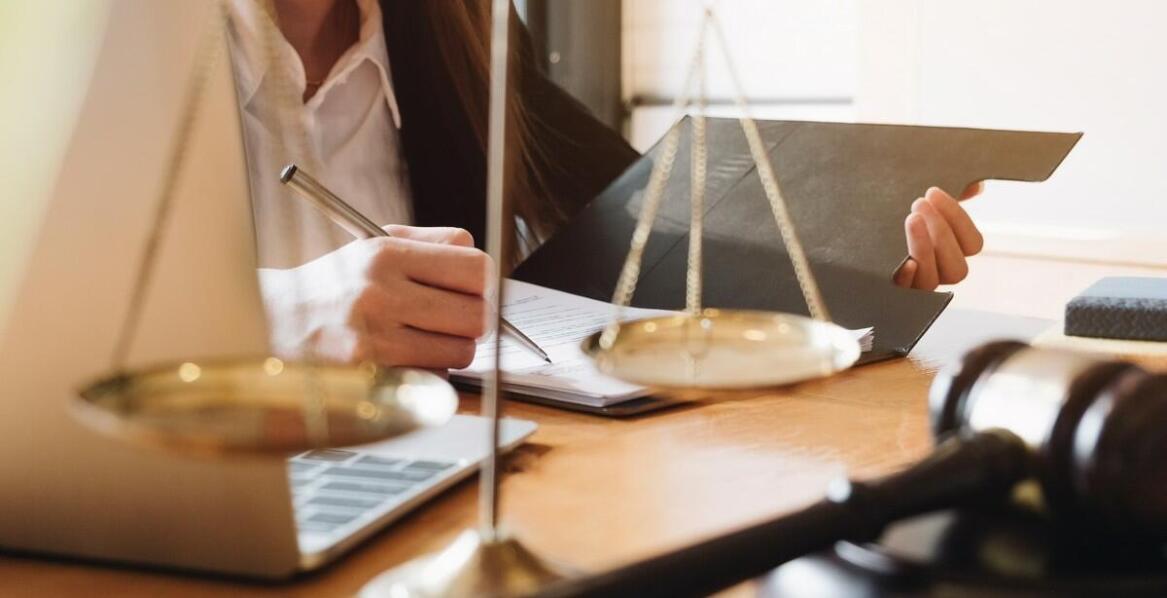 Sprawy karne: dlaczego warto skorzystać z usług adwokata z Konstantynowa Łódzkiego?