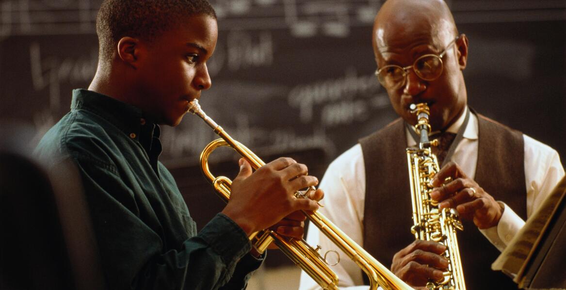 Jakie są wyzwania przy organizacji koncertu z udziałem jazzowego zespołu?