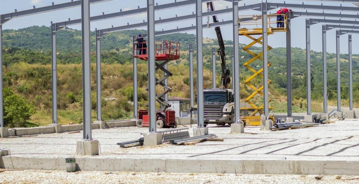 Welche Herausforderungen birgt der Ausbau einer bestehenden Logistikhalle?