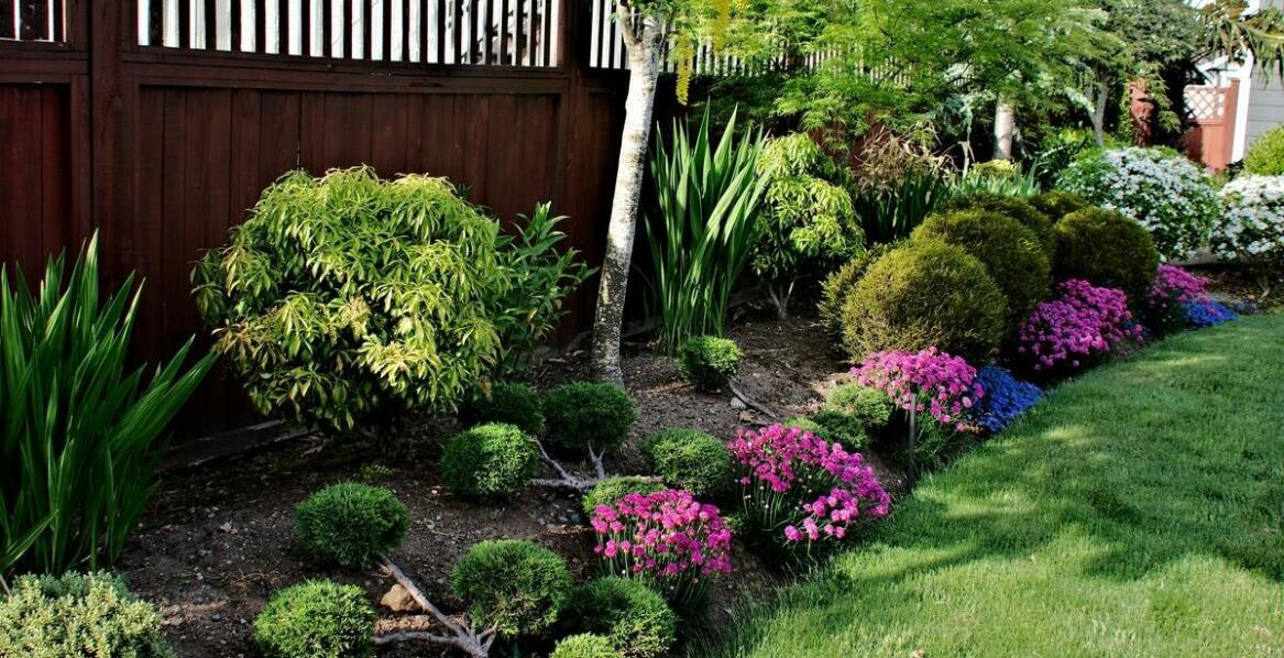 Jak personalizować wysokość i wzory podmurówek w ogrodzeniach?