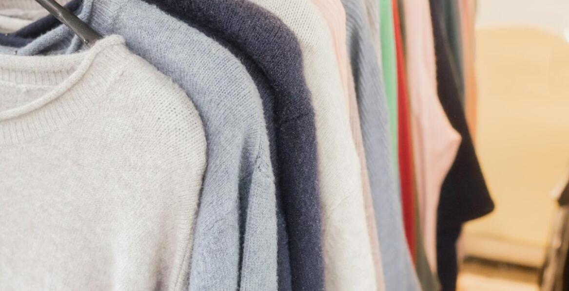 Swetry damskie: Klasyczna elegancja w nowoczesnym wydaniu