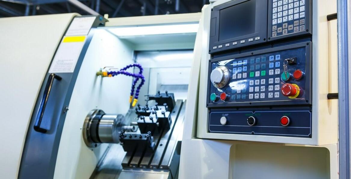 Dlaczego wybór odpowiedniego systemu gaśniczego jest kluczowy dla obrabiarek CNC?