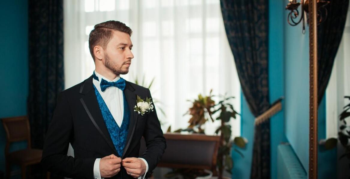 Jakie eleganckie kombinezony na wesele wybrać, aby wyróżniać się w tłumie?