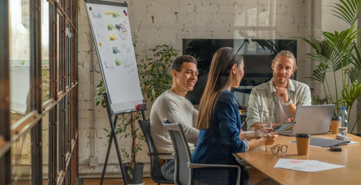 Porównanie efektywności szkoleń online i stacjonarnych na Śląsku