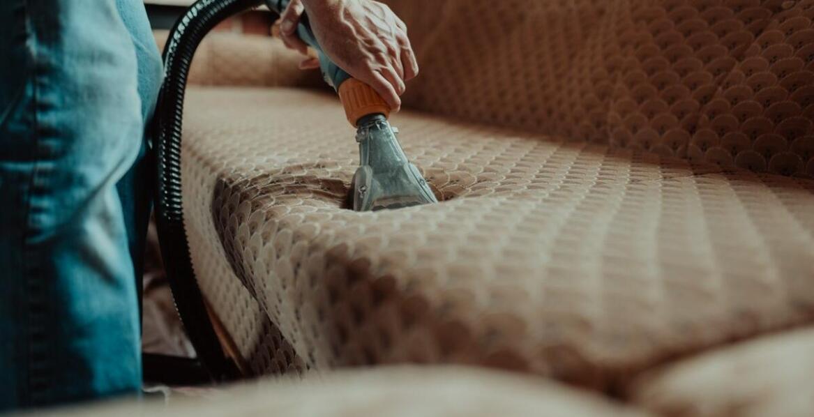 Wpływ profesjonalnego czyszczenia tapicerki na komfort użytkowania mebli