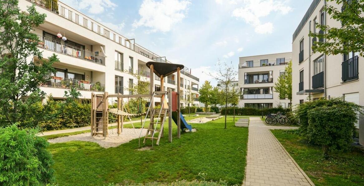 Dlaczego warto wybrać sztuczną trawę rodos do przestrzeni komercyjnych?