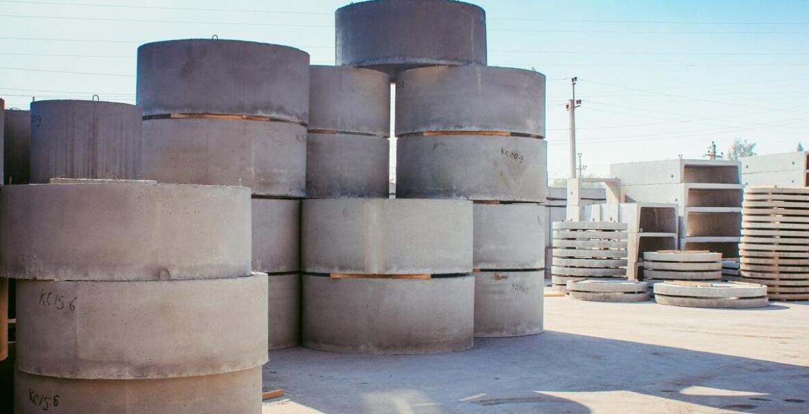 Kręgi betonowe z drabinką – klucz do efektywnego zarządzania wodami opadowymi